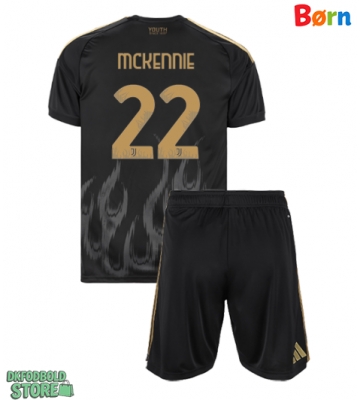Juventus Weston McKennie #22 Replika Babytøj Tredje sæt Børn 2026-27 Kortærmet (+ Korte bukser)